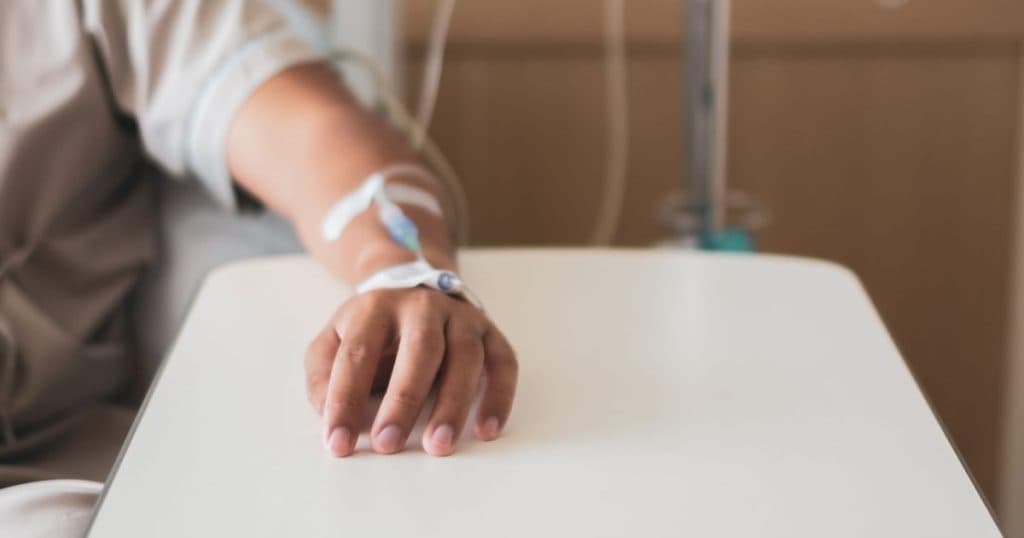 Un pacient cu cancer obține dreptate în instanță: Curtea de Apel Cluj obligă statul român să-i deconteze tratamentul inovator.