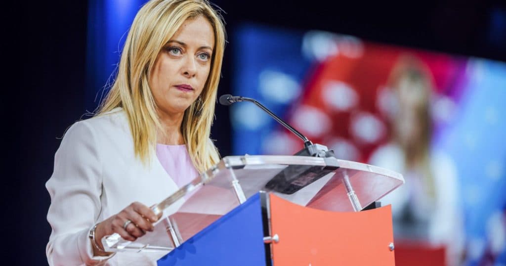 Giorgia Meloni suferă o înfrângere: Ambele femei din cuplurile de același sex primesc statutul legal de părinți în Italia.