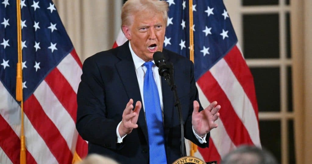 „Întâlniți-vă acum!” Trump îi solicită lui Zelenski să accepte negocierile directe sugerate de Putin. Mesajul președintelui american.