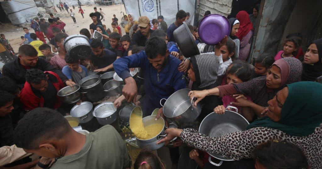 Israelul a reluat bombardamentele în Fâșia Gaza. Oficial ONU: „În câteva săptămâni, oamenii vor muri nu din cauza bombelor, ci din cauza foametei”