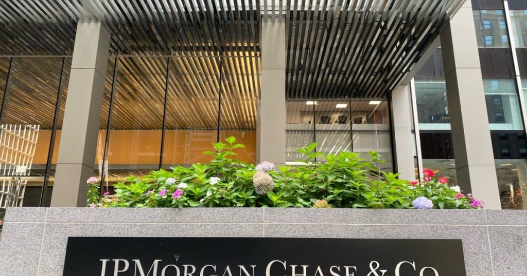 JPMorgan: Succesul lui Nicuşor Dan diminuează riscul politic. O reducere a ratingului sub nivelul de investiţii, mai puţin îngrijorătoare.