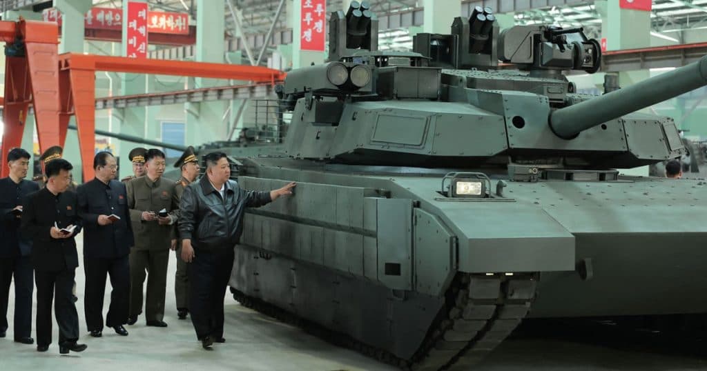 Kim Jong Un promită „a doua revoluție în forțele blindate” și apreciază tehnologia tancurilor „în stil coreean”