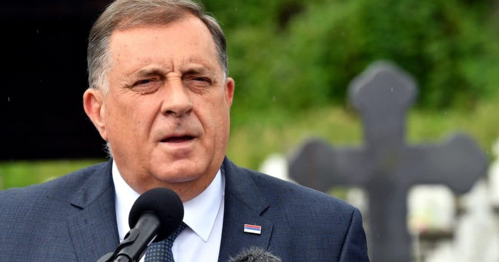 Liderul politic al sârbilor din Bosnia s-a întors la Moscova, în ciuda faptului că este căutat de justiția din țara sa.