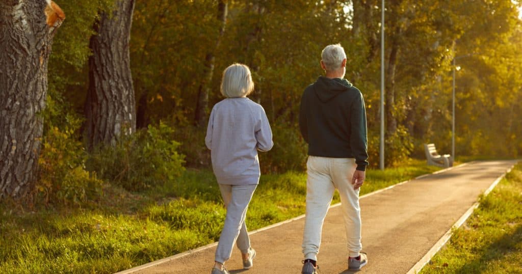 Mersul pe jos ar putea fi soluția pentru prevenirea a 13 tipuri de cancer, conform ultimei cercetări din Marea Britanie.