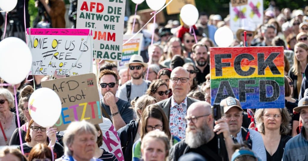 Mii de oameni au protestat în Germania pentru a solicita interzicerea AfD.