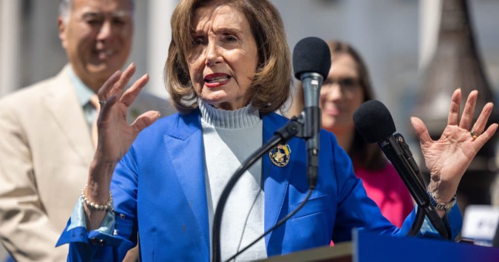 Nancy Pelosi subliniază că Statele Unite au nevoie de NATO. „Pe 11 septembrie nu au întrebat cât contribuim Alianței, pur și simplu ne-au ajutat.”
