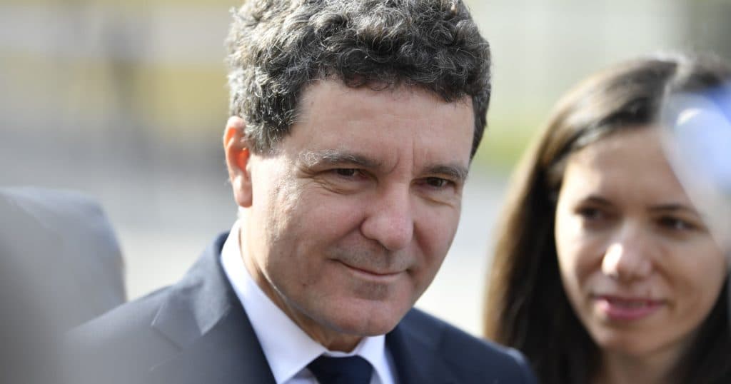 Nicușor Dan este oficial președintele României. Ceremonia de învestire se desfășoară la ora 12:00 la Palatul Parlamentului.