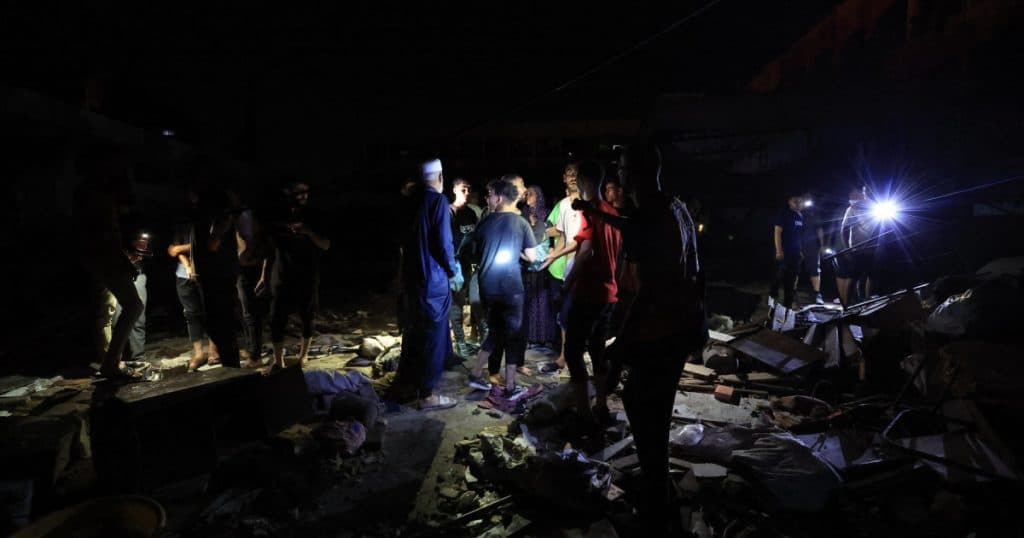 Noi bombardamente devastatoare ale Israelului: 33 de refugiați adăpostiți într-o școală din Fâșia Gaza au fost uciși.