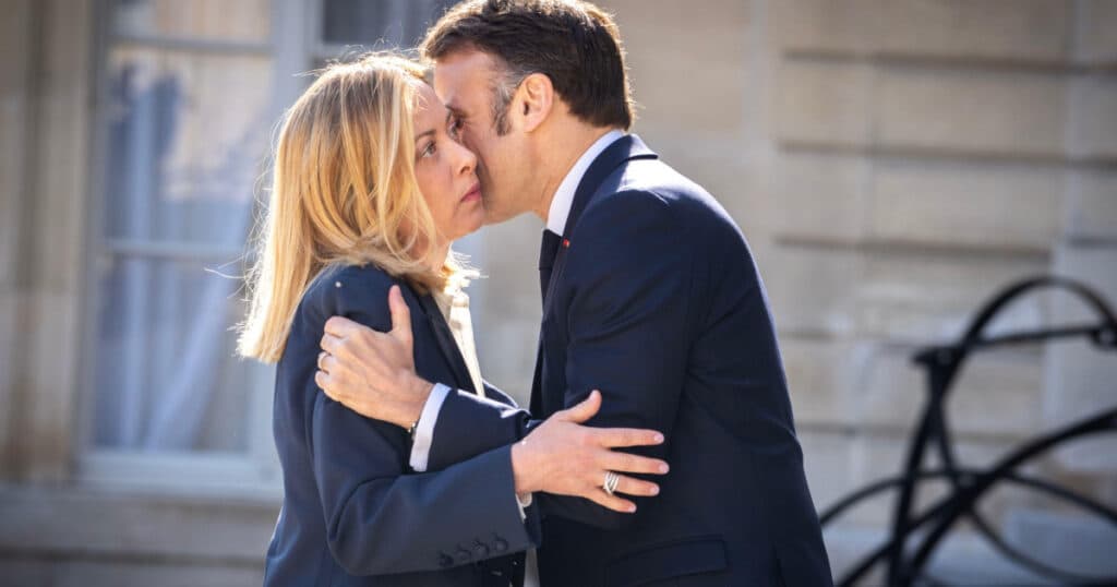 Meloni afirmă că nu are conflicte personale cu Macron, înainte de vizita liderului francez la Roma, în contextul unor relații tensionate.