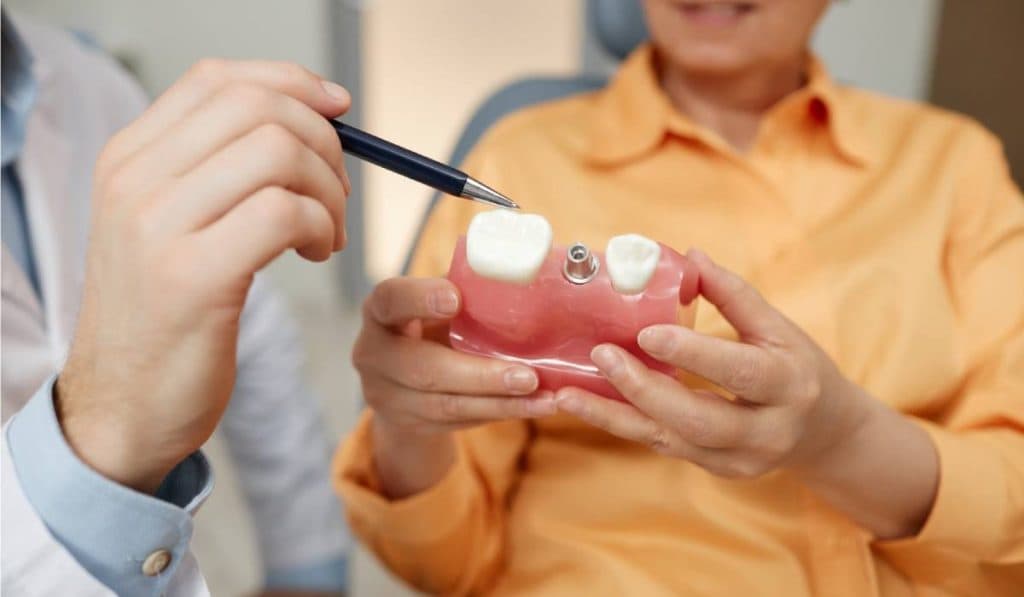 Implant dentar: cele mai avansate tehnologii în implantologie