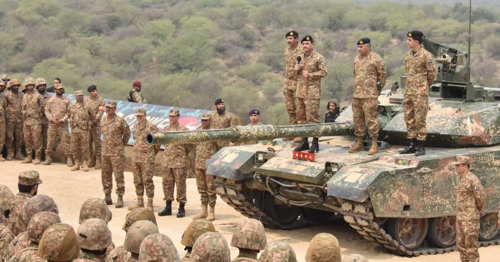 Pakistan a realizat un al doilea test de rachetă, în timp ce India desfășoară exerciții de apărare. Îngrijorări exprimate la ONU.