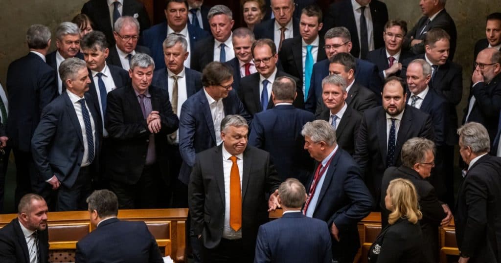 Partidul lui Viktor Orban inițiază o legislație similară cu cea din Rusia pentru a reglementa societatea civilă.