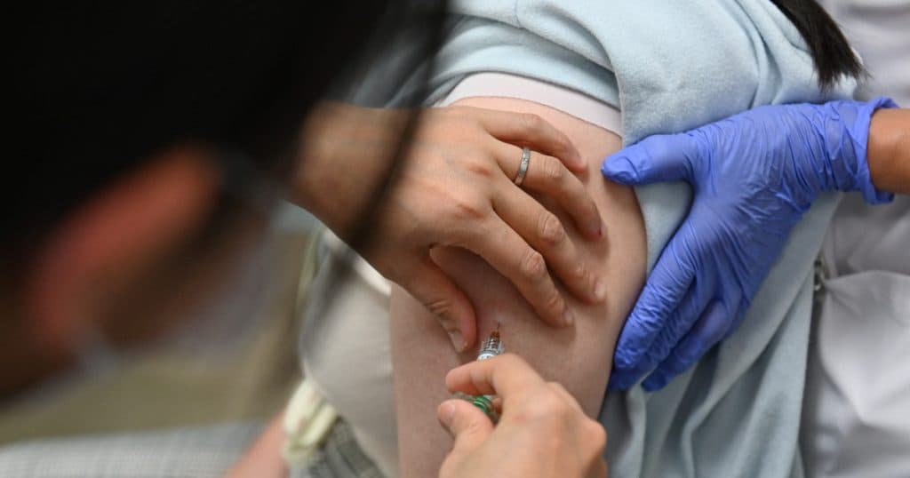 Partidul SOS România denunță vaccinul HPV ca fiind „o politică periculoasă”. Moțiune înaintată în Senat împotriva lui Alexandru Rafila