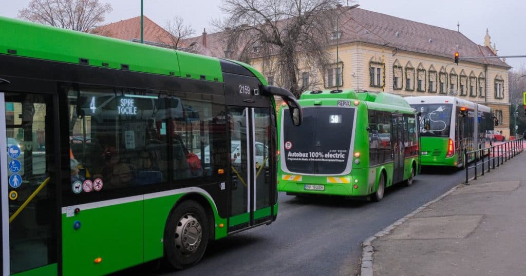 Acțiuni ample de percheziție în Brașov: 39 de șoferi ai RATBV, reținuți pentru furt de combustibil