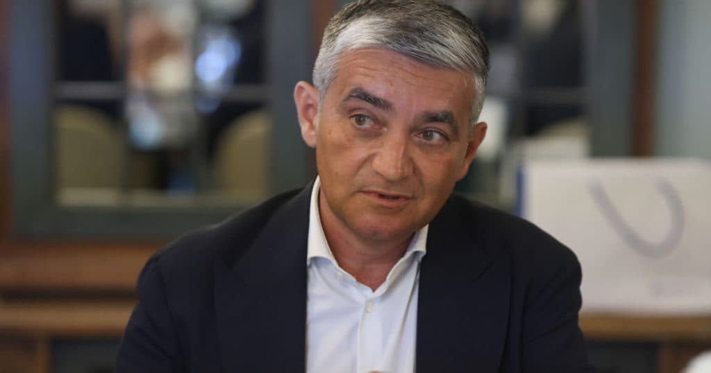 Percheziții DNA la Primăria Sinaia. Primarul Vlad Oprea ar fi violat condițiile impuse prin controlul judiciar.