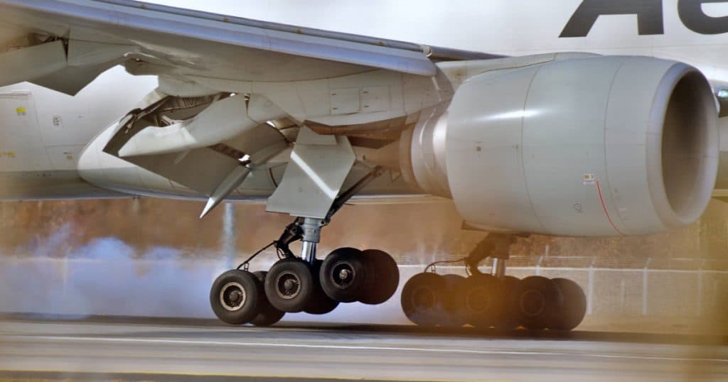 Polonia a confiscat 5 tone de anvelope pentru avioane Boeing destinate Rusiei.