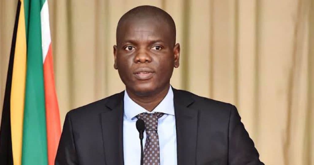 Primii sud-africani albi care zboară în SUA în cadrul planului pentru refugiați al lui Donald Trump sosesc luni seară la Washington.