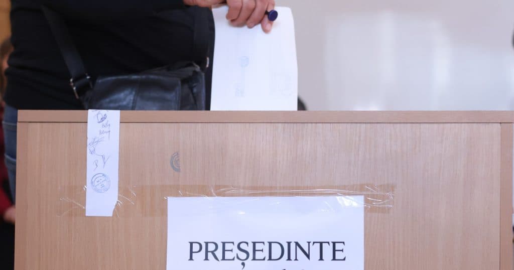 Rezultate finale ale alegerilor prezidențiale anunțate de BEC: Nicușor Dan a primit 6.168.642 de voturi, iar George Simion – 5.339.053.