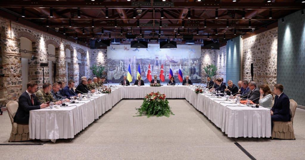 Rusia și Ucraina au demarat la Istanbul primele negocieri directe de la primăvara anului 2022. „Cele două părți sunt prezente aici”