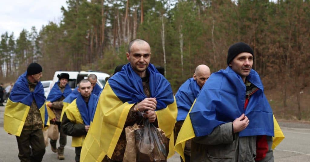 Rusia și Ucraina organizează cel mai amplu schimb de prizonieri de război de până acum. Câți indivizi figurează pe listă?