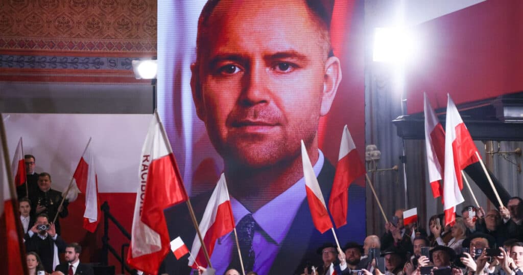 Scheletele din dulapul lui Karol Nawrocki nu au un impact negativ asupra candidaturii sale la președinția Poloniei, dimpotrivă, ar putea contribui la victoria sa.