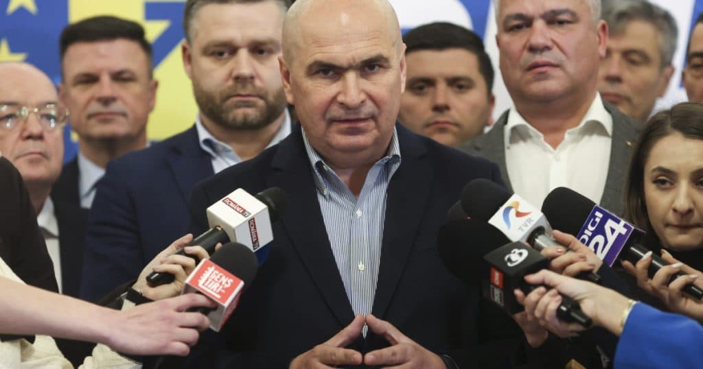 Ședință PNL la Vila Lac. Liberalii stabilesc mandatul pentru negocierile cu Nicușor Dan. Ilie Bolojan este prezent.