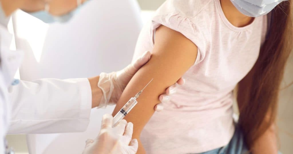 SUA nu mai recomandă vaccinul anti-COVID pentru copii și gravide. Robert Kennedy Jr.: O decizie rațională.