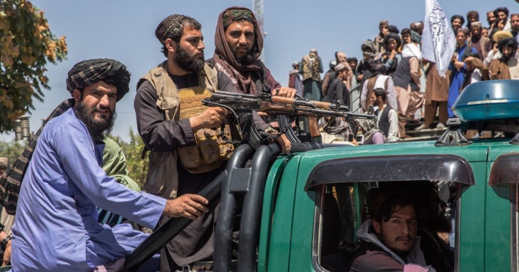 Talibanii afirmă că sunt gata să ofere sprijin Washingtonului, care intenționează să expulzeze mii de afgani din SUA. Avertismentul organizațiilor neguvernamentale.