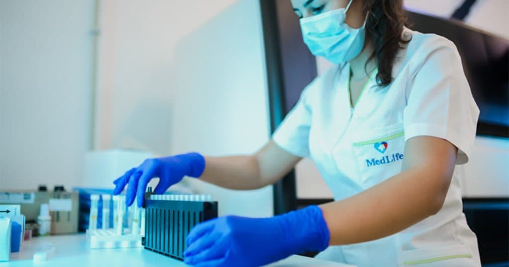 Tehnologiile de secvențiere genetică la MedLife: optimizarea tratamentelor personalizate și sporirea șanselor de vindecare
