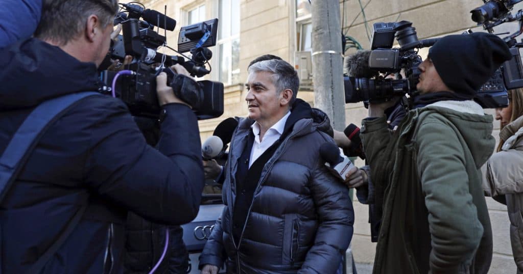 Tribunalul București a dispus arestarea preventivă a primarului Sinaiei, Vlad Oprea.