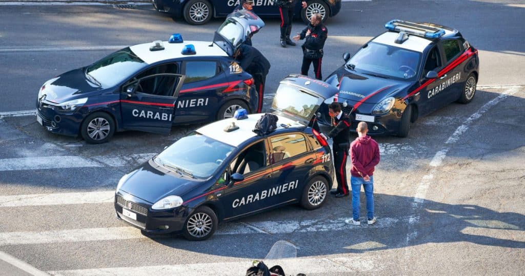 Un turist german a fost urmărit de poliție pe străzile din Roma după ce a fugit pe scuter cu un artefact roman antic, pe care l-a luat ca „suvenir”.