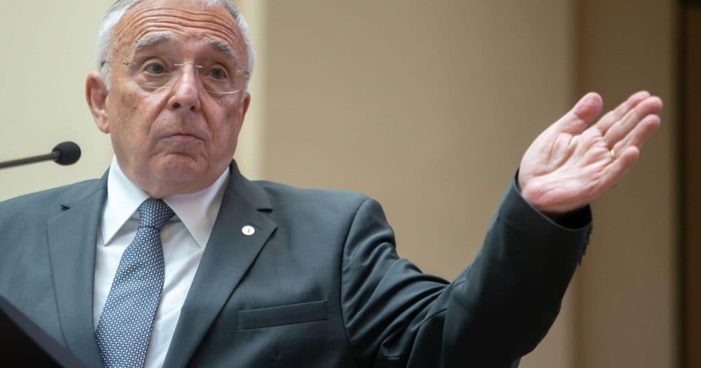 Avertisment de la BNR: Mugur Isărescu anunță creșteri de prețuri și subliniază dificultățile legate de finanțarea deficitului bugetar.