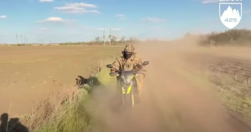 „Cavaleria” războiului modern: Ucraina a anunțat formarea primei companii de atac pe motociclete și modul în care va acționa.