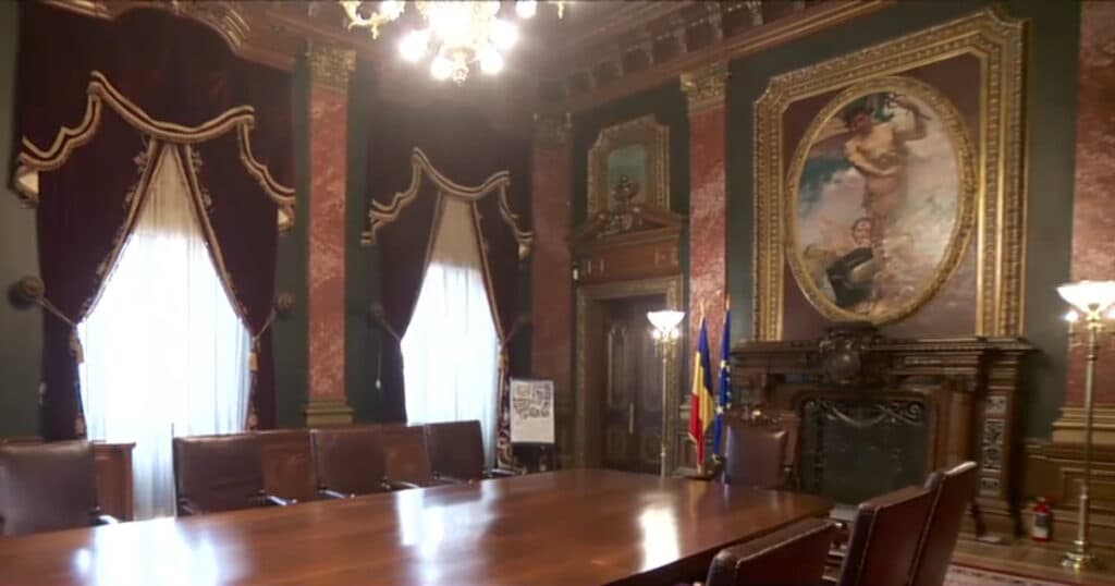 Clădirea BNR din Centrul Capitalei a fost deschisă publicului, iar vizitatorii au avut ocazia să atingă un lingou de aur în valoare de 1,3 milioane de euro.