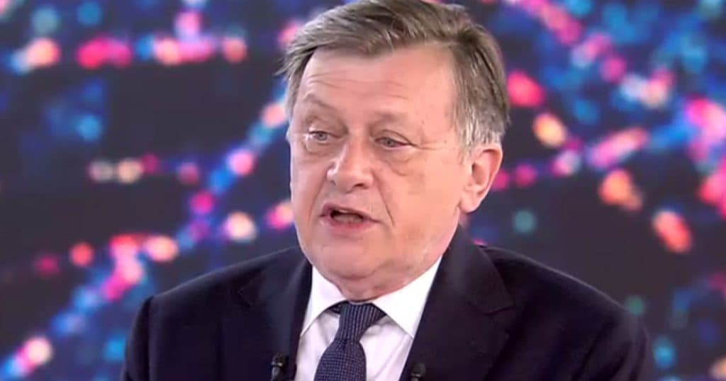 Crin Antonescu: Consider că prezenţa va fi semnificativă. Îi îndemn pe toţi compatrioţii să voteze, pentru ca alegerile să aibă legitimitate.
