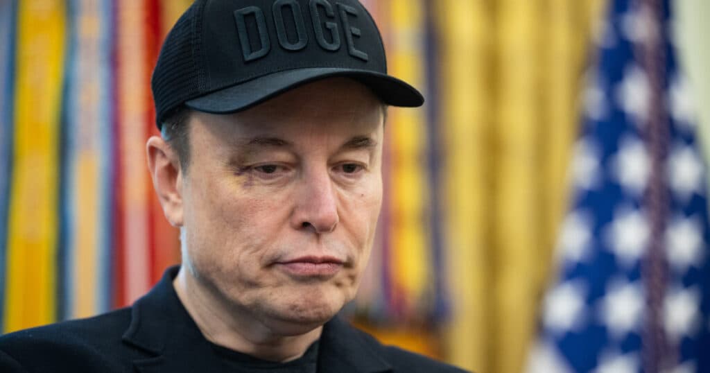 Explicația lui Elon Musk pentru vânătăile de pe fața sa: fiul său, X, l-a lovit.