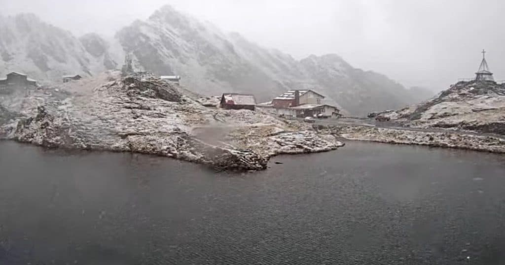Iarnă în luna mai la Bâlea Lac. Stratul de zăpadă atinge 16 centimetri.