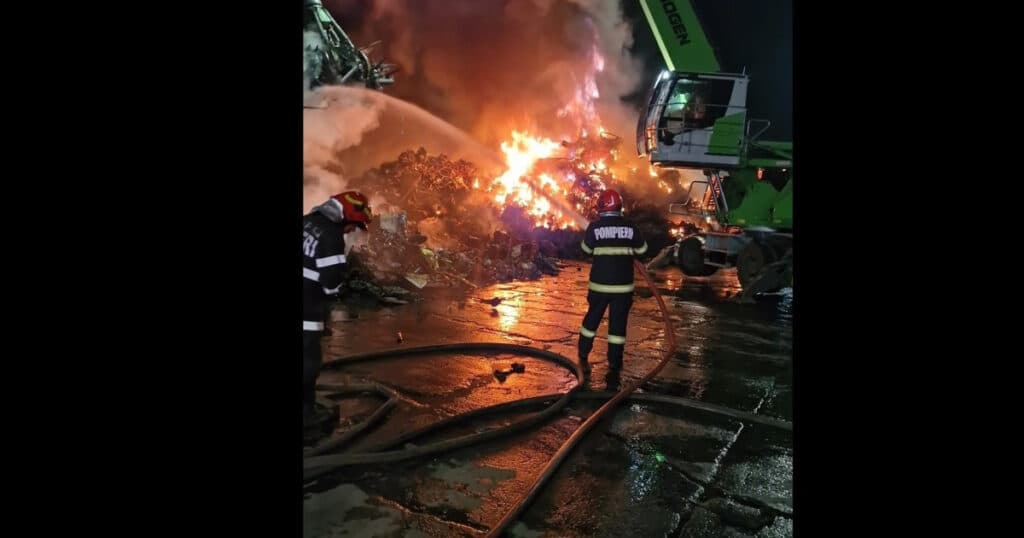 Incendiu în portul Constanța: 800 de tone de deșeuri feroase cuprinse de flăcări