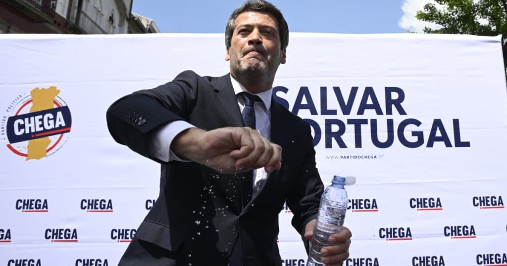 Liderul extremei drepte din Portugalia a avut o criză de sănătate în public pentru a doua oară cu câteva zile înainte de alegeri.