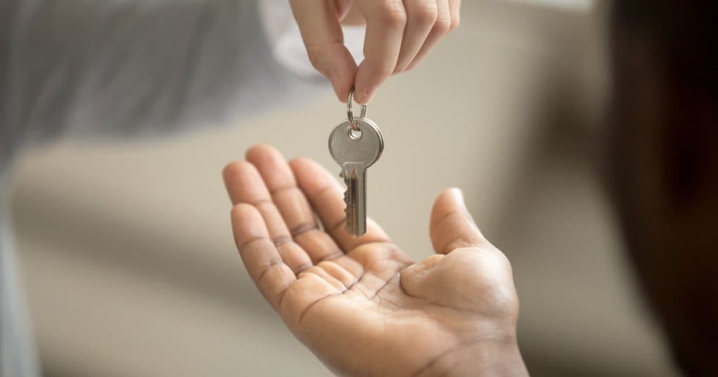 Locuințe la prețul unei mașini în localitățile părăsite. Orașul unde o garsonieră costă 5.000 de euro. „Prețul este dictat de piață”