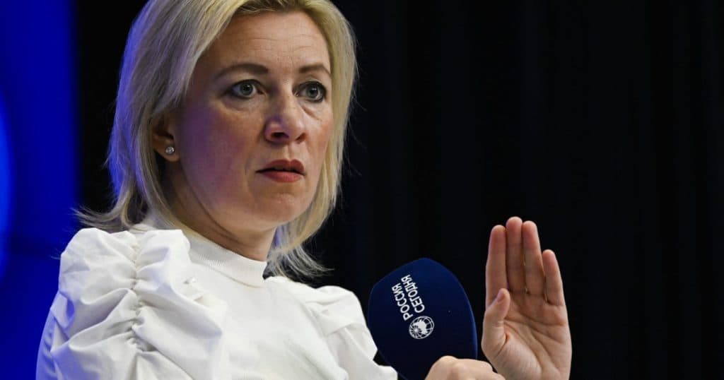 Maria Zaharova: Lumea a văzut imaginile cu Macron primind un croșeu de dreapta de la soția sa. A fost lovit de „mâna Kremlinului”.