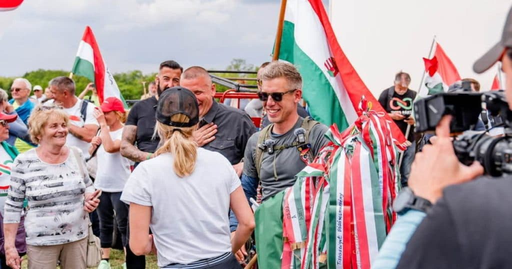 Peter Magyar, adversarul lui Viktor Orban, a ajuns la granița cu România în „marșul celor un milion de pași”