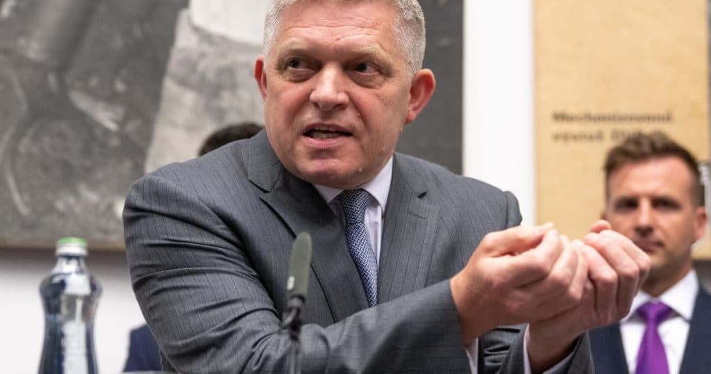 Premierul slovac Robert Fico a avut o ședință de guvern în locul unde a fost împușcat acum un an, când a fost aproape să moară.