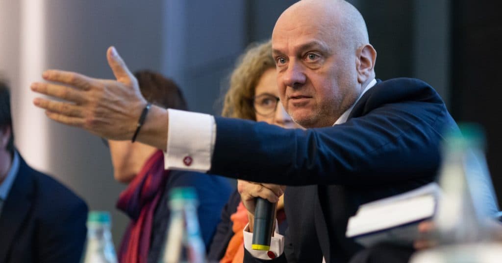 Președintele BNS, după declarația lui George Simion referitoare la concedierea a 500.000 de bugetari: „Este exclus”. Mesaj pentru candidatul AUR.