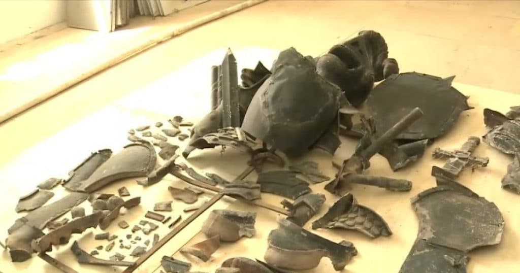 Soldat medieval, „căzut” la datorie. O statuetă veche de sute de ani a fost distrusă dintr-o eroare de către muncitori.