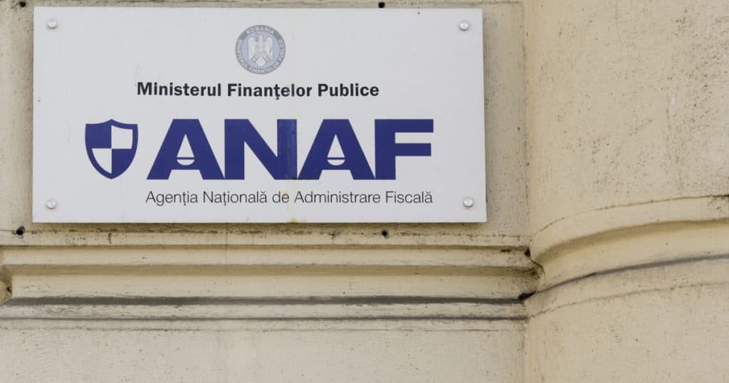 Un inspector antifraudă a fost surprins în flagrant în momentul în care lua mită pentru a proteja firme de ridesharing. Precizările ANAF.