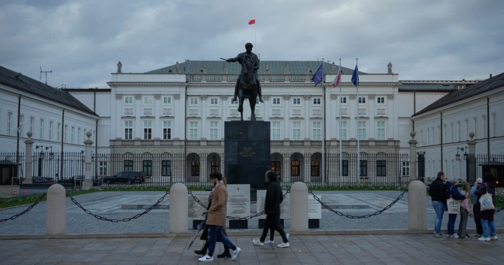 Vot crucial în Polonia: Cetățenii aleg între opțiunea pro-UE și direcția MAGA. „Observați, aceeași luptă se desfășoară și în România”