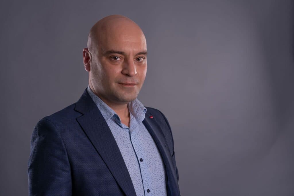 AVBS revoluționează brokerajul de credite în România cu primul asistent AI