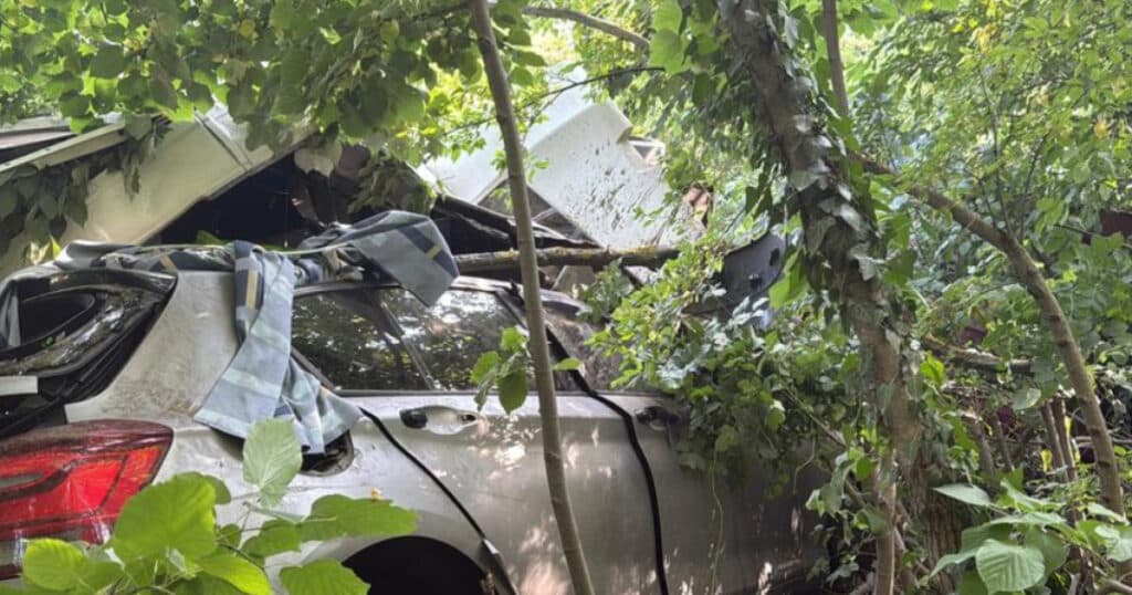 Accident tragic în Tulcea între un camion și două mașini. Un bărbat a decedat, iar o femeie și doi copii au suferit răni.