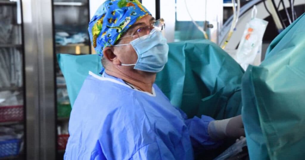 Adenom de prostată de dimensiuni mari, intervenție realizată printr-o procedură minim invazivă.
